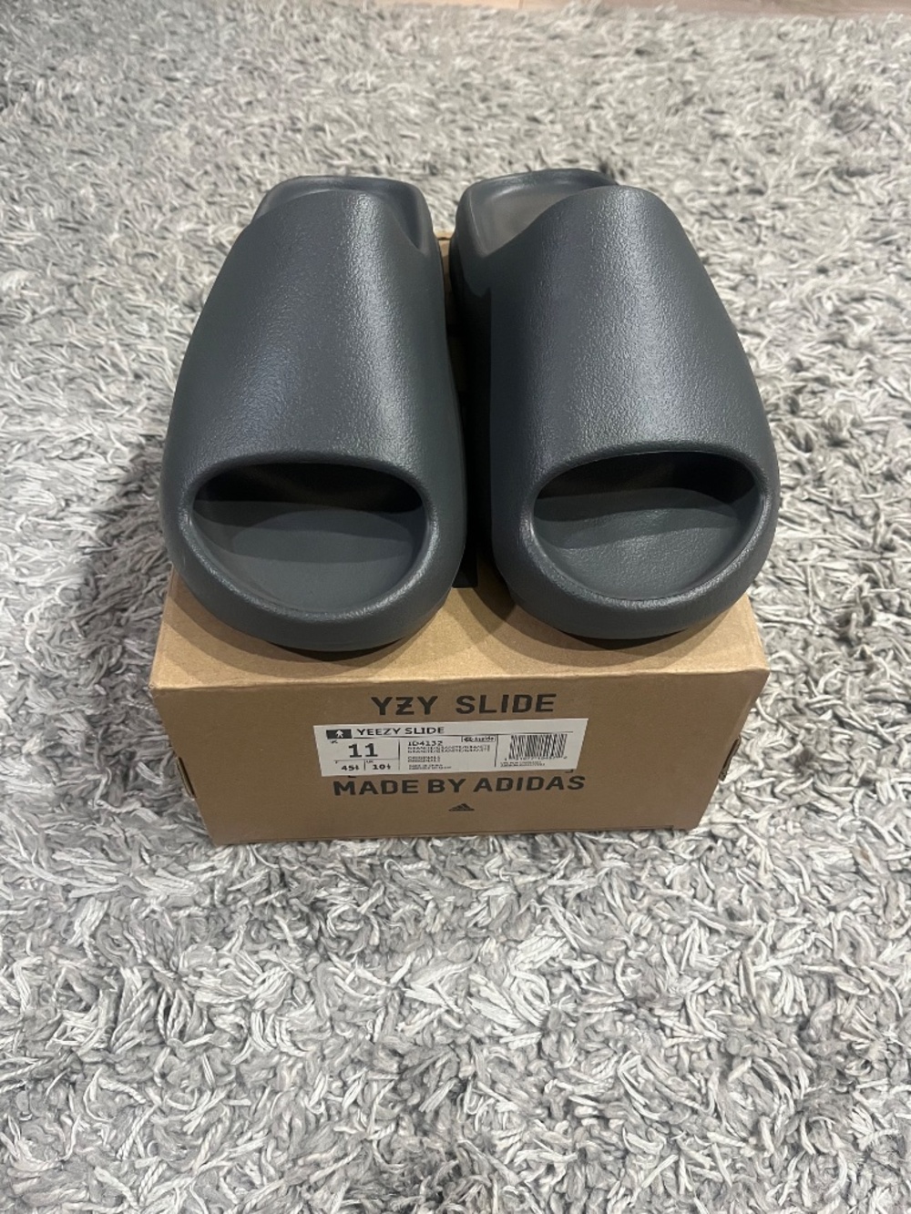 Yeezy slide size 11 granite - Picture 5 of 7